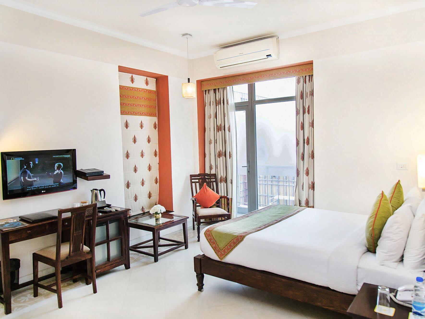 Mantra Amaltas Hotel Új-Delhi Kültér fotó
